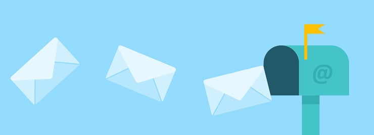 Trois enveloppes volant dans la boîte aux lettres